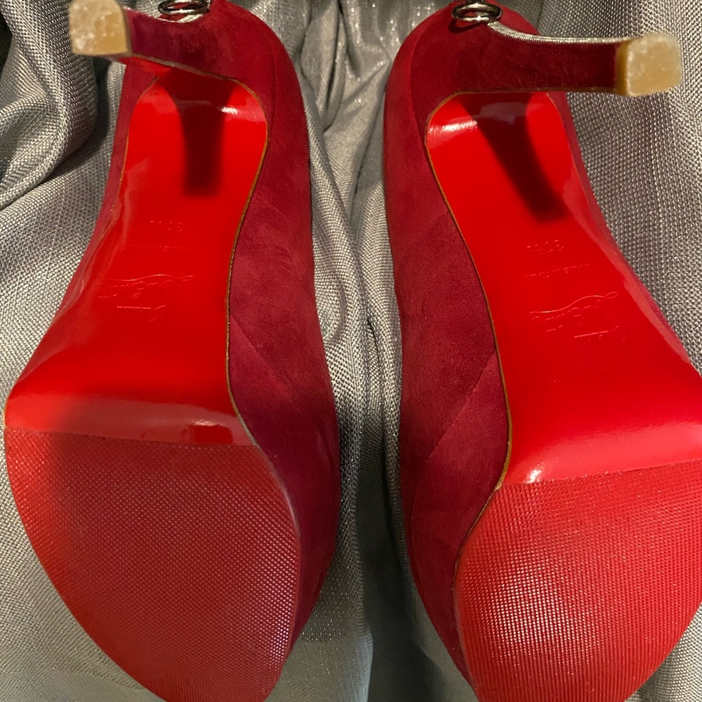 Christian Louboutin Red Heels Timeless Elegance - Picture 5 of 5